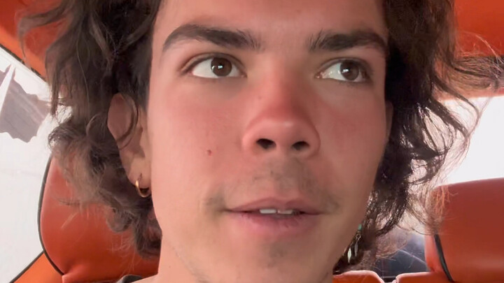 Saya memiliki hubungan khusus dengan paman dan bibi saya