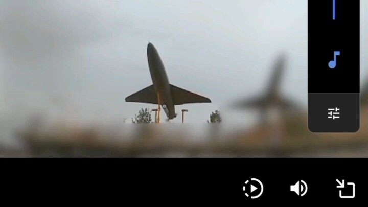 Iran launched drone strikes over UAE oil refineries. #Iran #UAE #Israel #DroneStrikes #Viralvideo