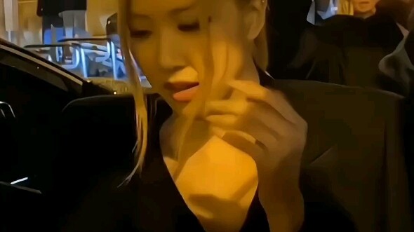 Park Chae-young này kiểm soát nhiều chị em quá nhỉ?