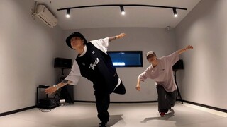 Keluargaku berjanji padaku bahwa aku harus berlatih lebih banyak rutinitas hip-hop!