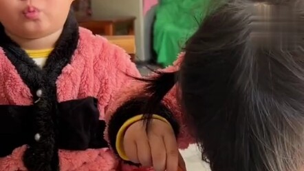 عندما لا تطيع الأخت التوأم، تستدعي الأم الجندي المُنقذ! لا مفر من الخضوع لسلطة الدم.