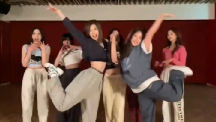 NMIXX Bae & Jiwoo cover SofyRuby - "Twinkle" side-by-side comparison