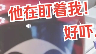 Kakak perempuan Jepang mencicipi susu Wangzai untuk pertama kalinya, ditakuti oleh Wangzai dan buru-