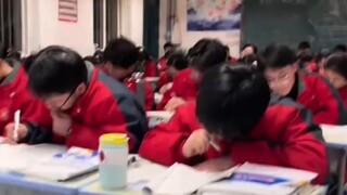 The teacher suddenly had the idea to call out students using their online names: "Everyone is 'pulli