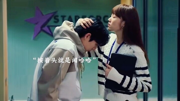 تم الكشف عن أن نجمة شهيرة تفوح منها رائحة كريهة من رأسها، فغسلت شعرها بجنون في المنزل