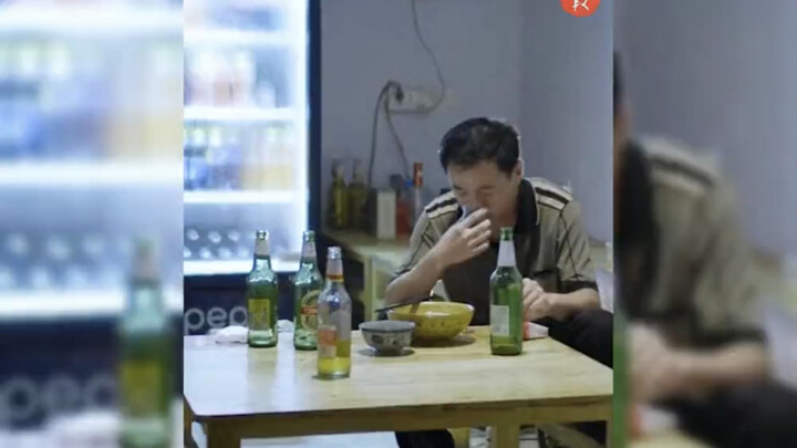 Ông Vương độc thân ngoài 30 tuổi, cuối cùng cũng thoải mái một chút thì lại khiến bản thân vạn kiếp 