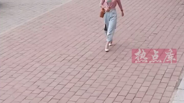 الجميلة خجولة، ماذا قال بالضبط؟