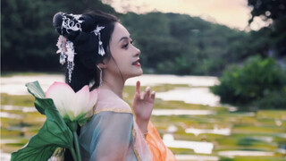 粉丝问她可以坐上去吗？可以的，我先示范一下！