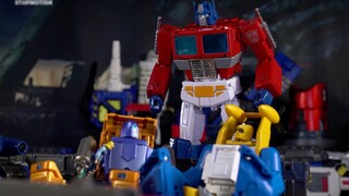 [Stop Motion Animation] ทำไม Optimus Prime ถึงเอาชนะ Reckless และ Splash ได้?