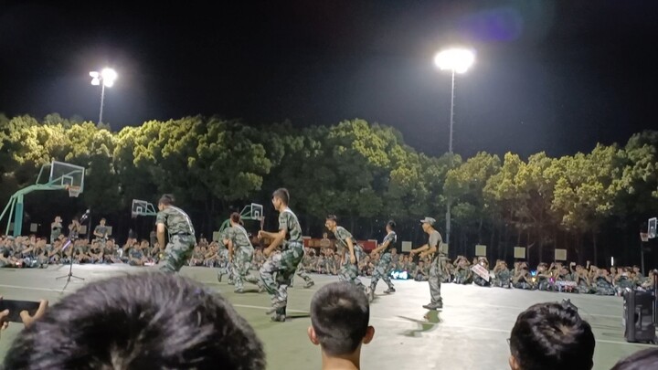 [มหาวิทยาลัยทงจี้] ฝึกทหาร แต่ทุกคนคืออิคุน แม้แต่ผู้บังคับกองพันก็ตาม