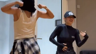 241128 Kim Taehyung & Li Jun Guru Koreografi Ruang Latihan Versi Lengkap