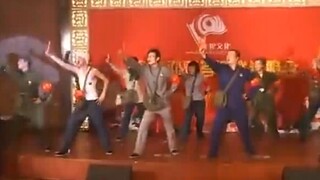 This dance from the Mao era suddenly appeared at the company's party and caught everyone's attention