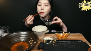 Bỏ cơm vào mì ăn kèm thịt sườn cừu nướng cuối #amthuc