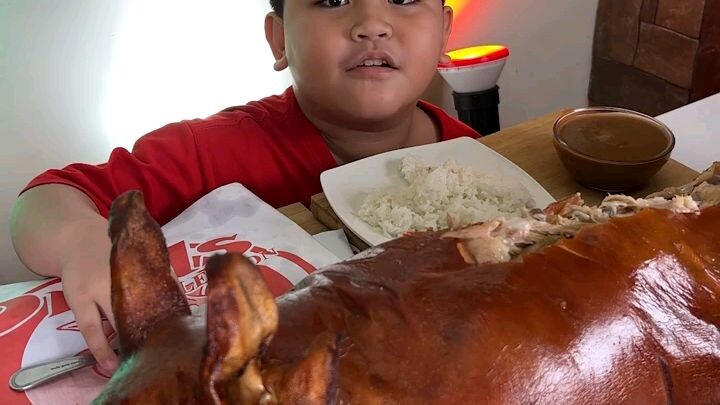 mukbang lechon