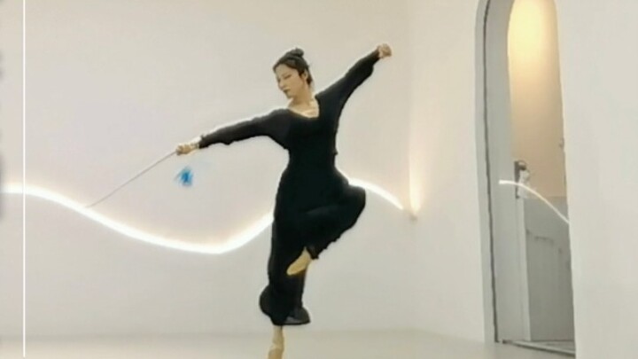 Original choreography by Mu Zhinan || Sword Dance "On the Rivers and Lakes" On the Rivers and Lakes 
