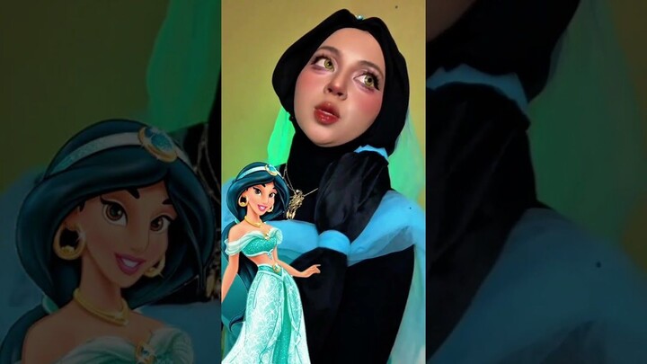 Yuk ketekunan sama tante di event cosplay cosplayer