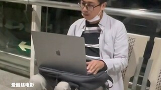 在云盘新建一个相册，就能看到其他人的隐私照片和视频