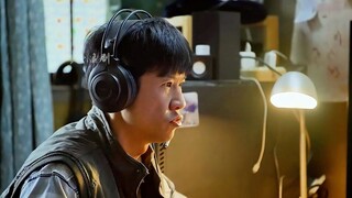 老爸玩游戏通关亲吻媳妇，正巧被学霸儿子看到，场面相当尴尬