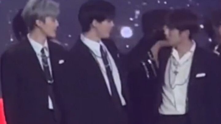 【رقم الأخير 3/السوار المنخفض】أي معاملة هذه! حتى مسح العرق بيساعدني فيها زوجان!