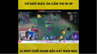 chơi game mà cứ phải gánh là thế nào nhỉ