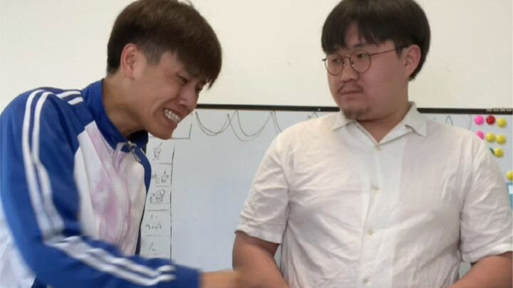 Các giáo viên khác nhau thương học sinh