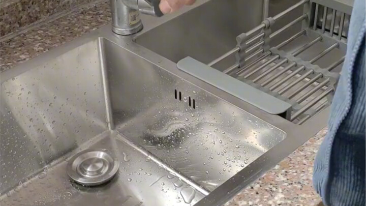 بتركيب حوض الخضروات المصنوع من الفولاذ المقاوم للصدأ بهذه الطريقة، لن تتسرب المياه من على سطح المنضد