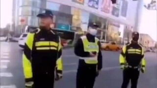 警察：真好，给我增加业绩来了！