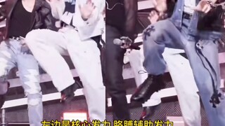 [مرحلة أغنية جديدة لـ StrayKids] التباين بين رقص Big C في الكورس هو "خفة" القوة الصغيرة و "ثبات" الغ