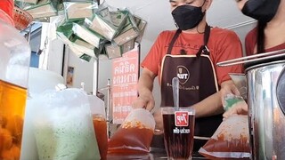 สีสันน่ากินมากร้านเขาเน้นน้ำตาลนม/ชาดำหวานๆ ชาส้ม กาแฟรถเข็น25บาท (BowCoffee)