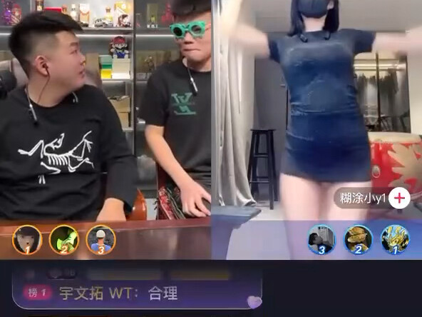 جعلت هذين الصديقين يقفان مذهولين.