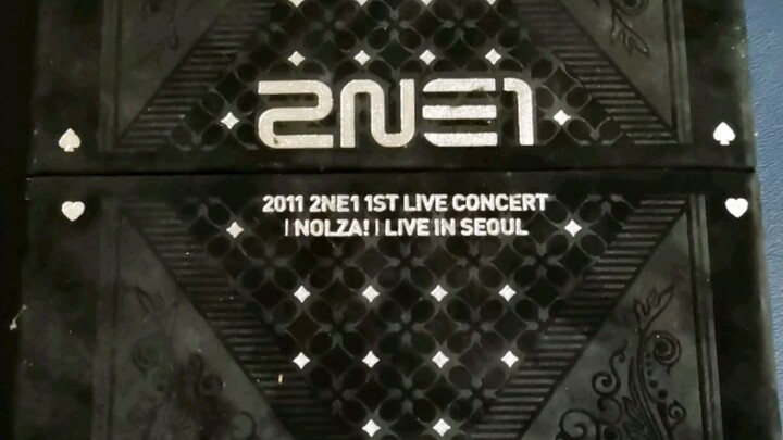 2NE1 Live Unboxing