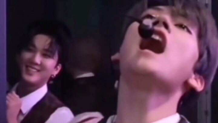ลี่หมินหาวร้องเพลง = ปัดฝุ่นโทรศัพท์มือถือ