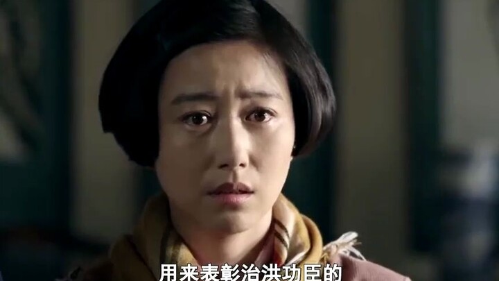 The garbage bin was filled with pork belly discarded by the commune; an old man picked it up, dried 