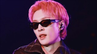China's No. 1 idol? Zhang Yixing performs 11 songs in 30 minutes at an American music festival.