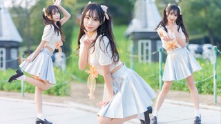 Damn! She seems to know she is cute≡ω≡