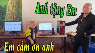 Bảo Bảo Vui Sướng Khi Được Anh Ngọc Rambo Tặng Chiếc PC KhủnG...!