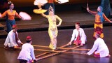 Tinikling (National Dance of the Philippines) wows an American! 什麼! 菲律賓國舞竹竿舞竟竟勝過中國相同的舞蹈!