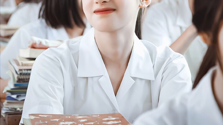 I totally understand why people say she has the face of a heroine in a youth pain novel!!