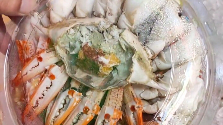 Thai Cuisine: How many boxes of these crabs can you eat? So blissful!