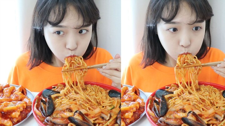 【Nado Official Chinese Subtitles】Tasting Sichuan Sweet and Sour Pork and Seafood Fried Noodles—A Sup