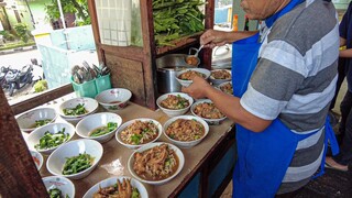 KALAU SUDAH REZEKI JUALAN DI DATARAN TINGGI PUN BANYAK YANG DATANG, MIE AYAM VIRAL PAK PRI