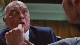 万磁王带了一块黄金去逼问银行行长，顺便拔了他一颗假牙