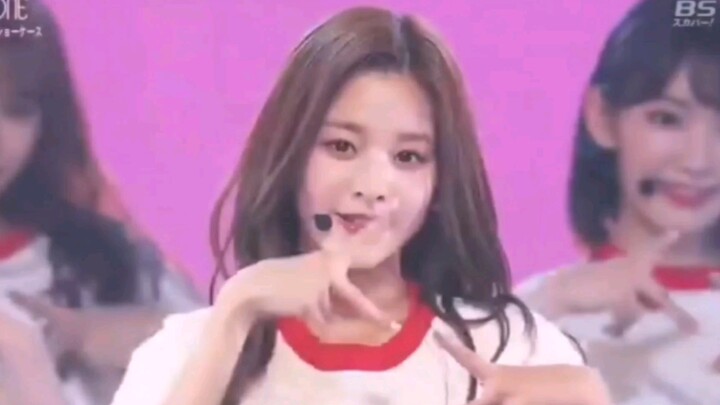Watched all of Jang Won-young’s endings from her 13-year-old debut to the present in one sitting—how