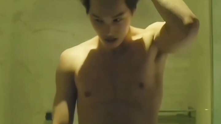 หุ่นแบบนี้ไม่แปลกใจเลยที่เบน ป๋อเสวียนจะนั่งถ่ายไปดูไป