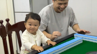 老师：“东南西北”，小小何：“红中发财🀄”