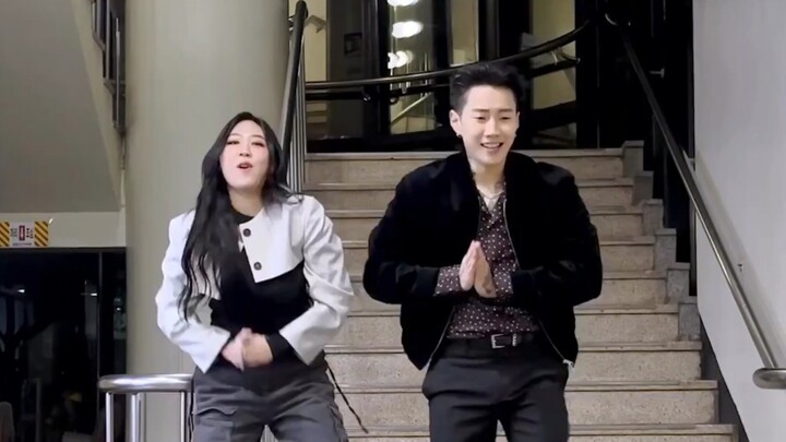 Jay Park ✘ Lee Young-ji "Not sorry" dance challenge!! Why did it suddenly turn into "Blue check" whi