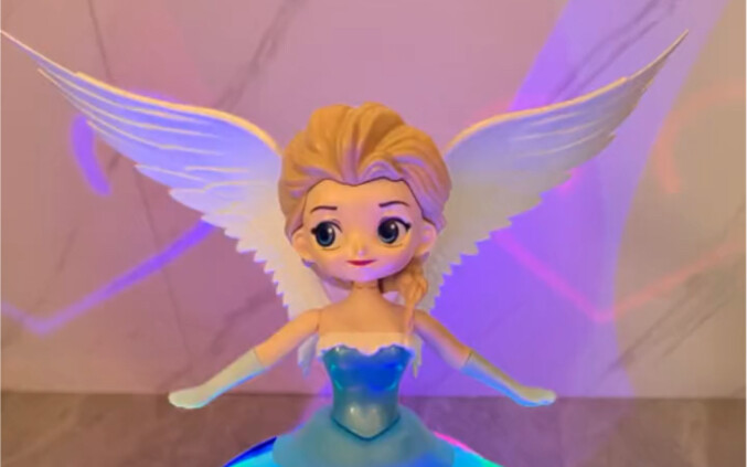 Mua cho cô cháu gái nhỏ con búp bê công chúa Elsa, nhưng giờ thì mình muốn tự chơi luôn rồi…