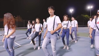 以SEVENTEEN两倍的人数翻跳《Very Nice》！人气亚裔小哥实力C位