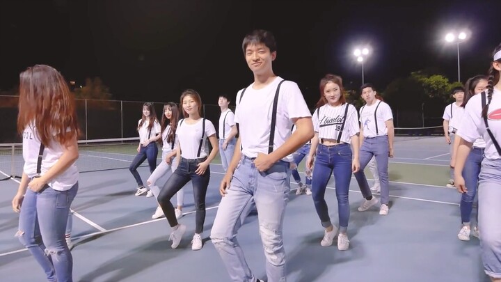 A cover of "Very Nice" with twice the number of SEVENTEEN! The popular Asian guy takes the center po
