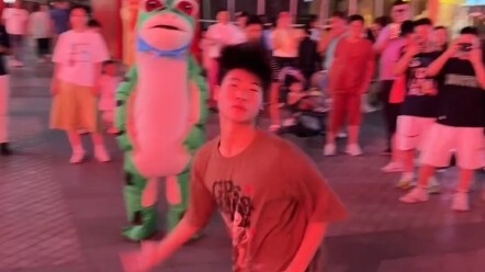 Hãy thường xuyên ra phố, ngắm nhìn nhịp sống đời thường!